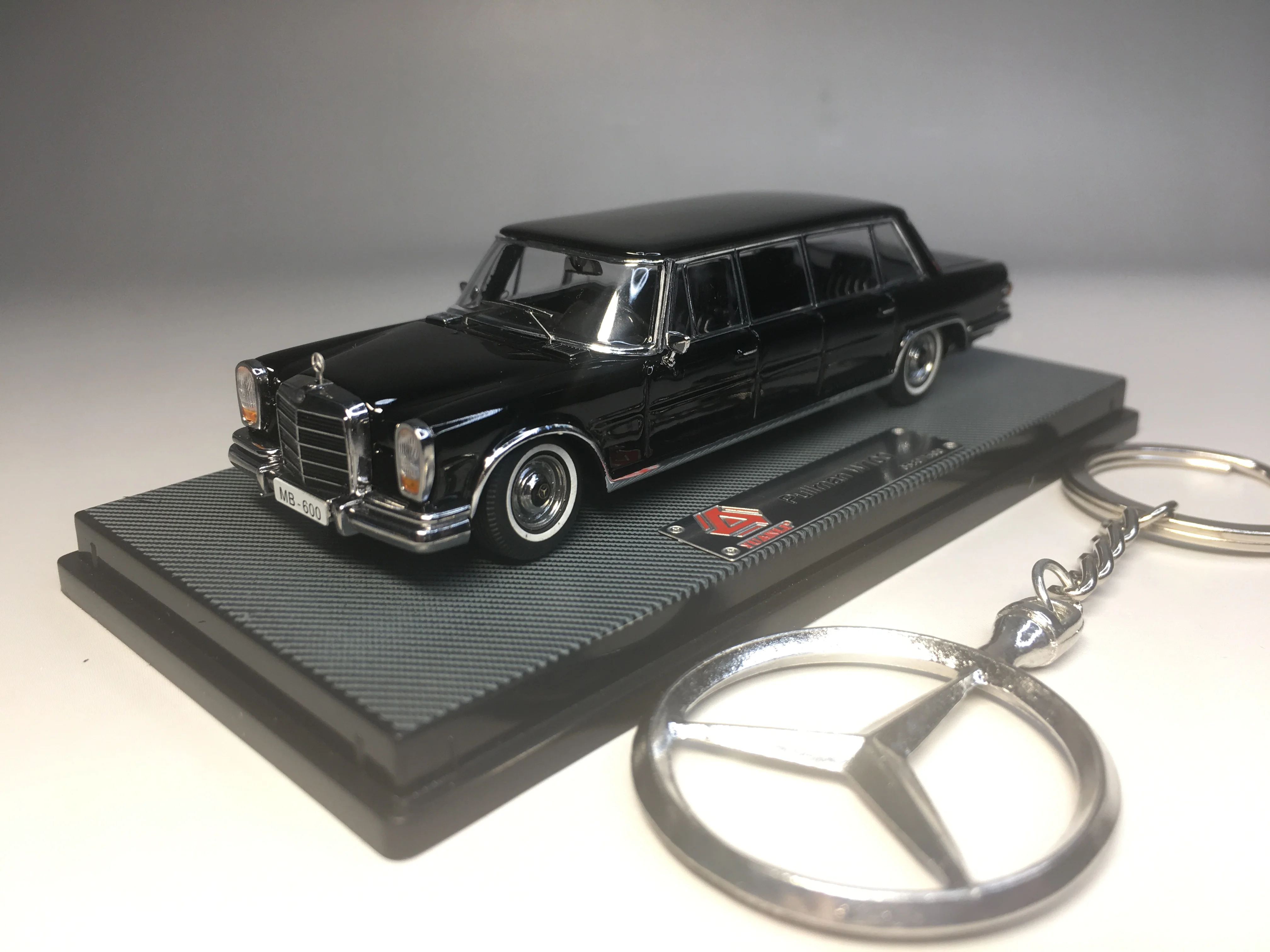 

Коллекция лимитированных моделей автомобилей YUANLI 1/64 Pullman W100
