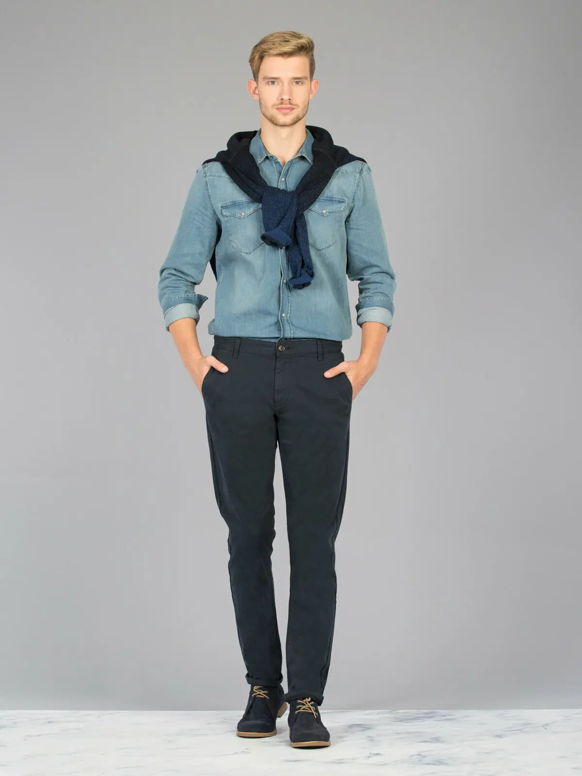 

Colins Men Slim Fit Navy PantsLow Rise middle