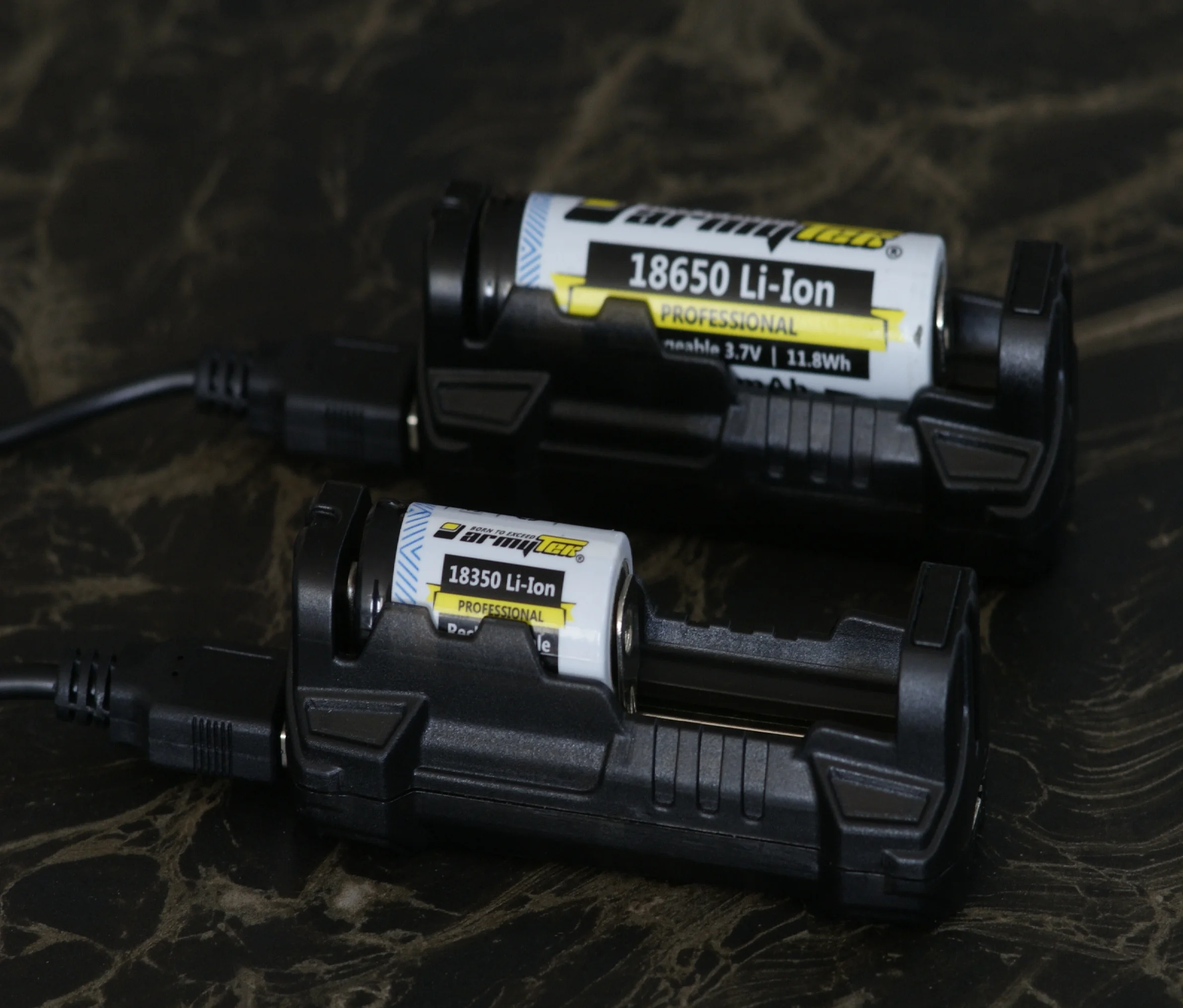 Компактное универсальное зарядное устройство Armytek Handy C1 Pro с функцией Powerbank для Li-Ion / IMR / Ni-MH / Ni-Cd аккумуляторов
