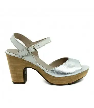 Сандалии на каблуке с пряжкой цвет белый | Обувь