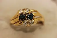 PERFECT VINTAGE 14K GOLD NATURAL DIAMOND AND SAPPHIRE DECORATED PRETTY RING