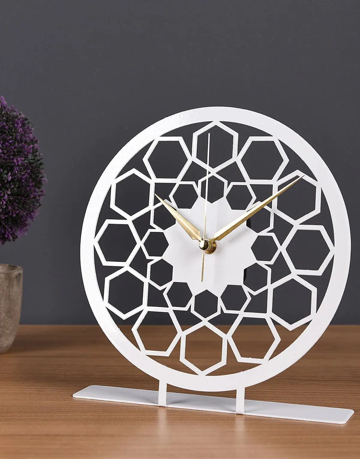 

Design Desk Clock Decorations Table Garden Miniature Figurines Fashion Home Decoration Accessories Easter TV Cabinet Decoration