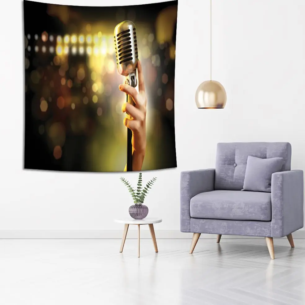 Гобелен ручной работы с одним Ретро микрофоном против красочного размытого фона