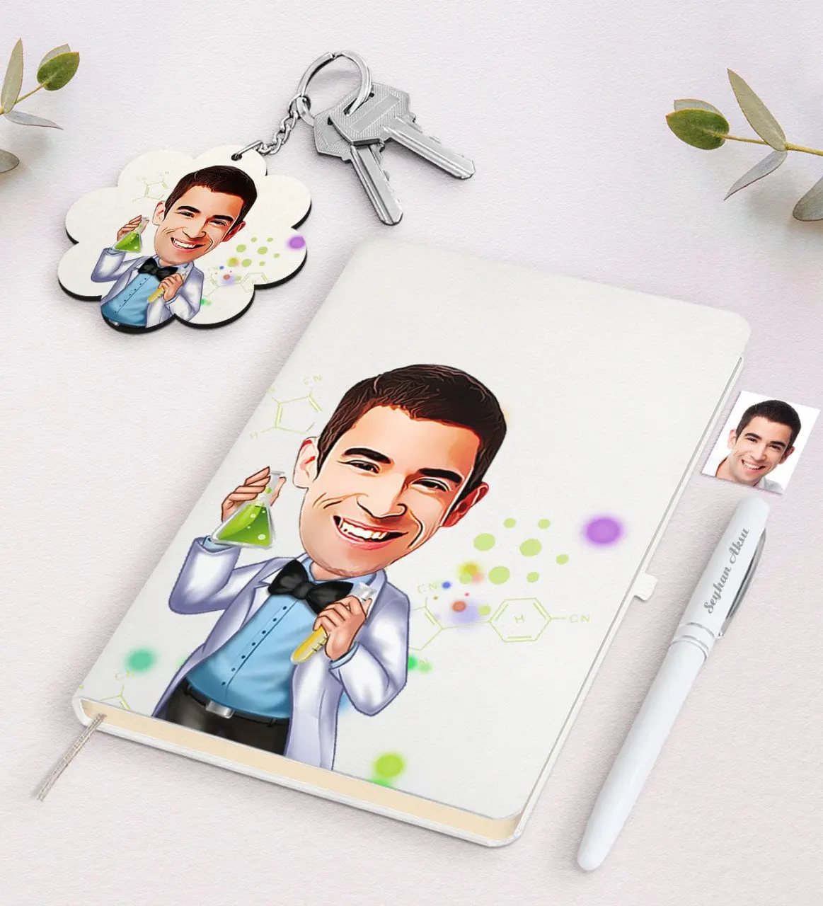 

Personalized Men 'S Science Science Teacher Caricature Of White Notebook Pen And Keychain Gift Seti-3