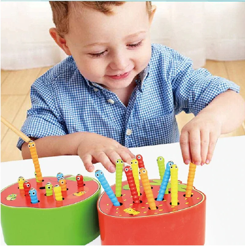 Игра деревянная магнитная Поймай червячка в Клубнике|Игрушки для раннего