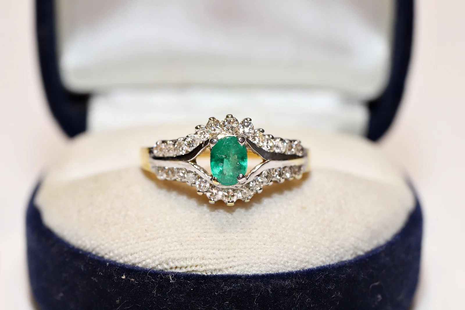 

Vintage Original 14k Gold Natural Diamond And Emerald Decorated Pretty Ring
