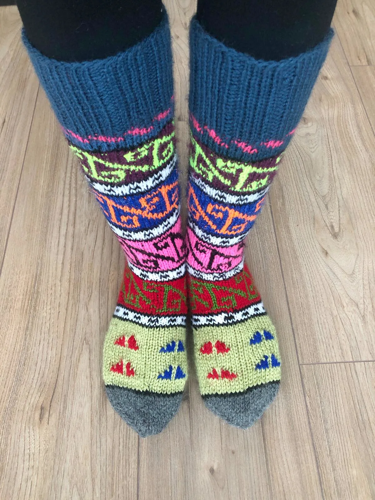 Шерстяные носки ручной вязки теплые длинные для женщин с этническим узором Anatolian