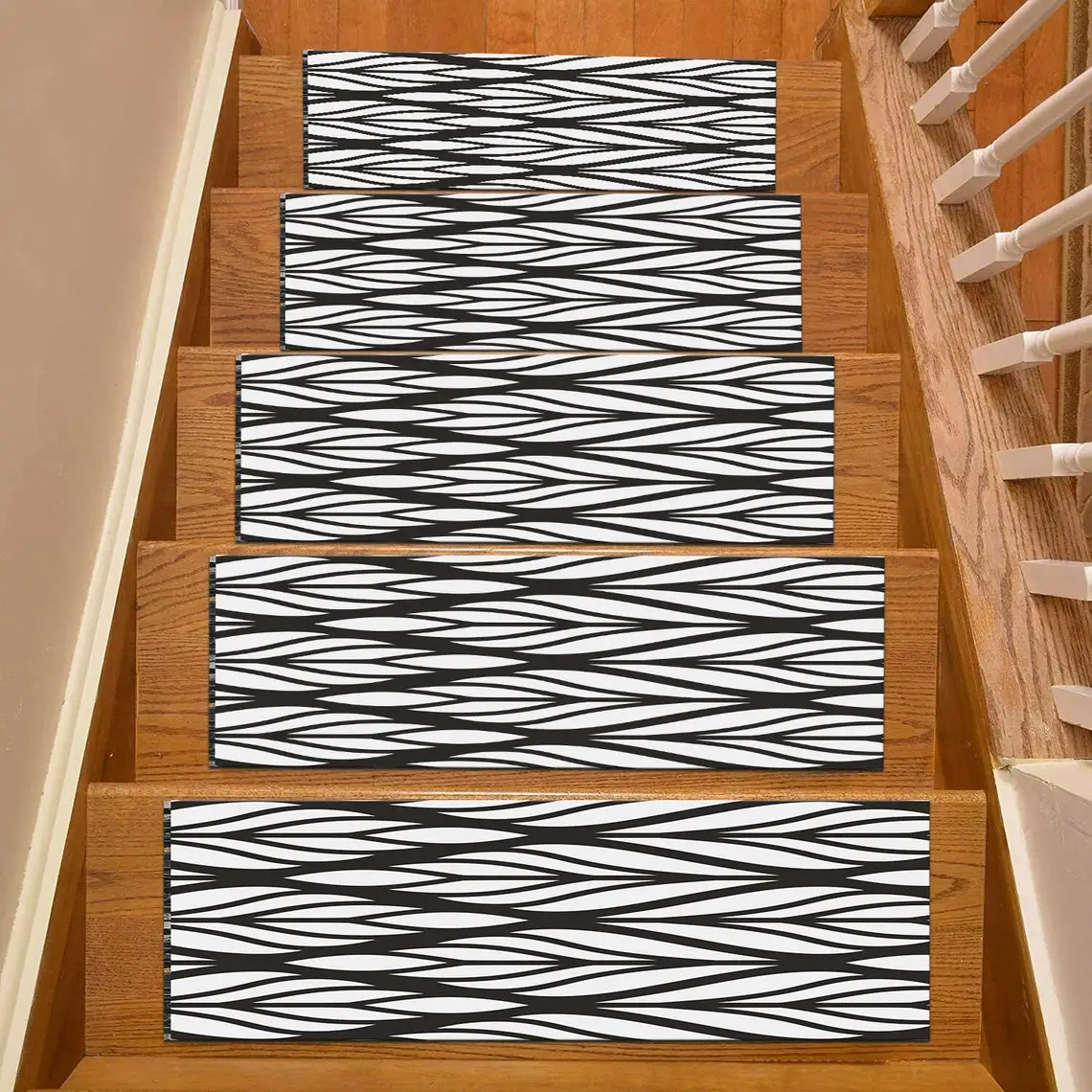 

Stair Tread Carpet, Non-Slip, Thick, Classic Floor Mat, Stair Rug Special Design for Your Home, Black and White Carpet