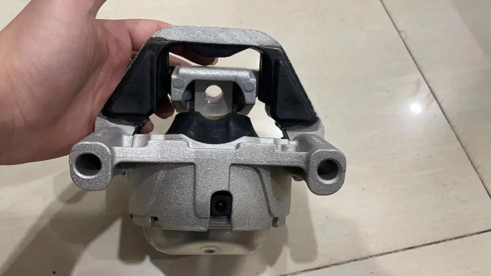 

OEM 4G0 199 381 SENP High Quality Engine Mount Lron Bottom/Without line Fit For Audi C72.5/A7/A62.8/3.0 4G0199381ML/MM/LA/QA