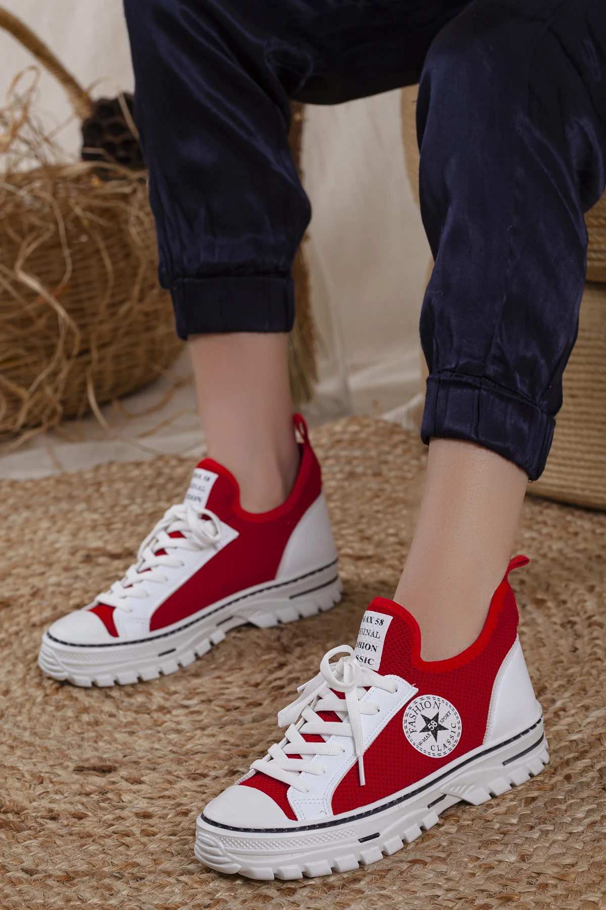 

Кроссовки унисекс Cochineal Wmax