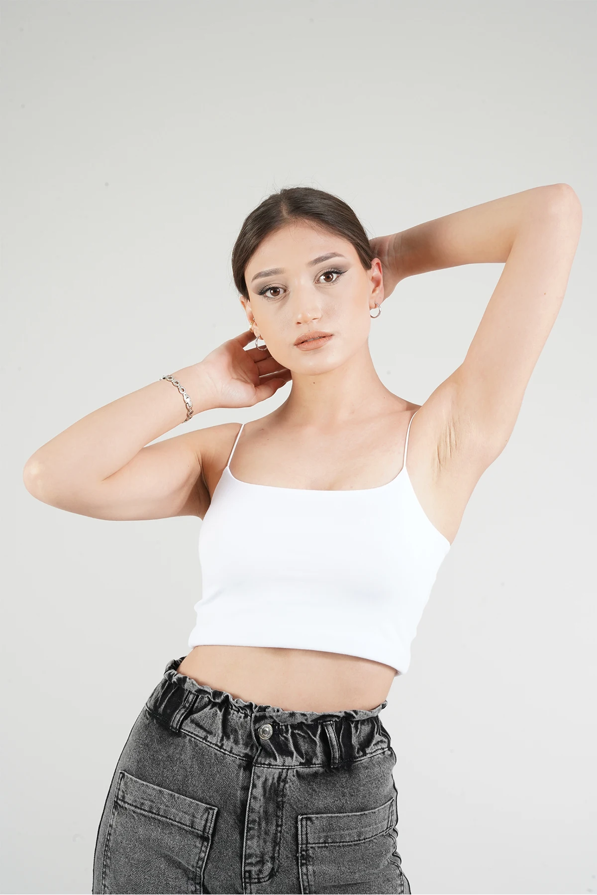 

MANGA Woman Thin Strap Crop Singlet