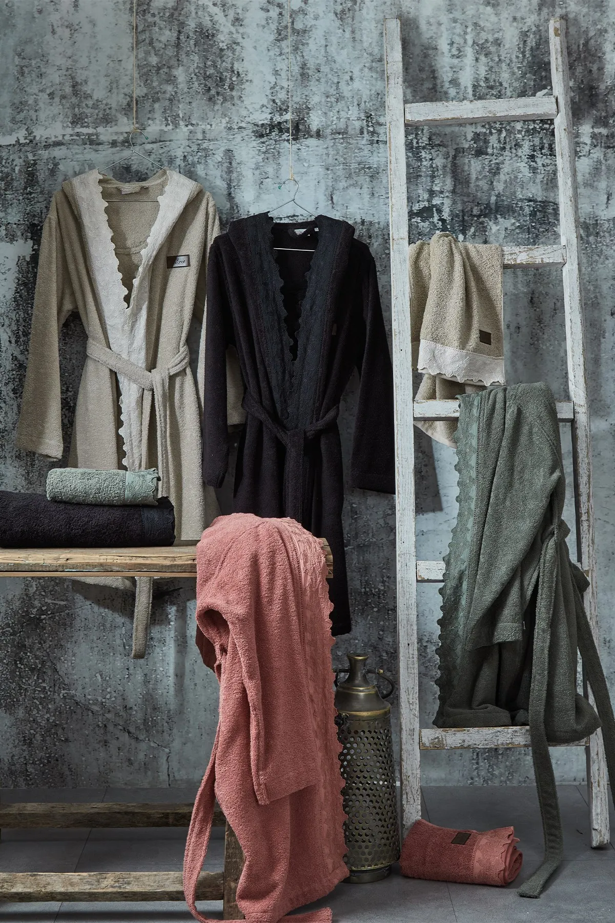 

Belinda Women Organic Cotton Bathrobe Bath Towel High Quality Luxury Soft Embroidered Strong Water Absorbing