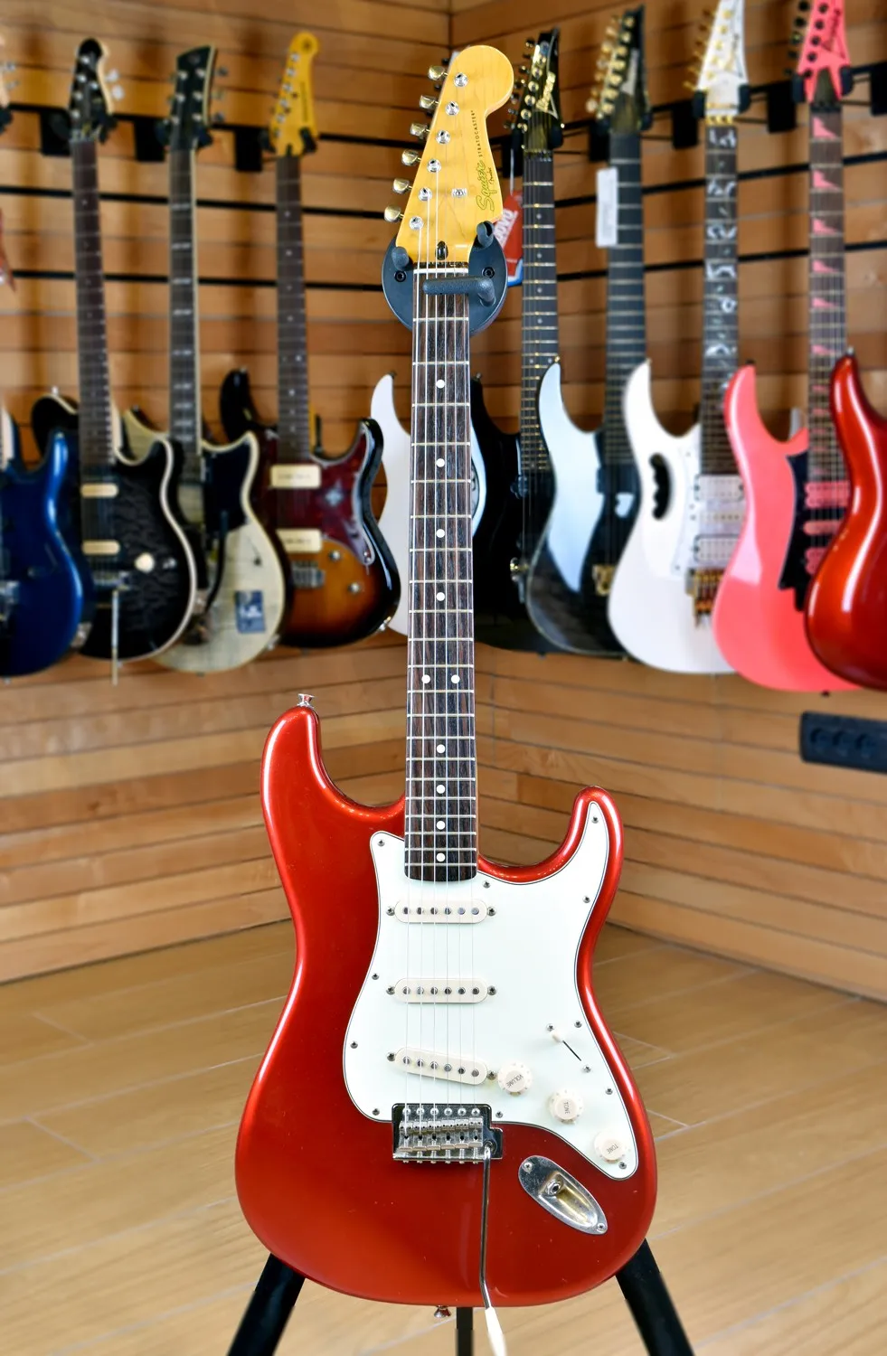 Брызговик для электрогитары Stratocaster с твердым хвостом красного цвета | Спорт и