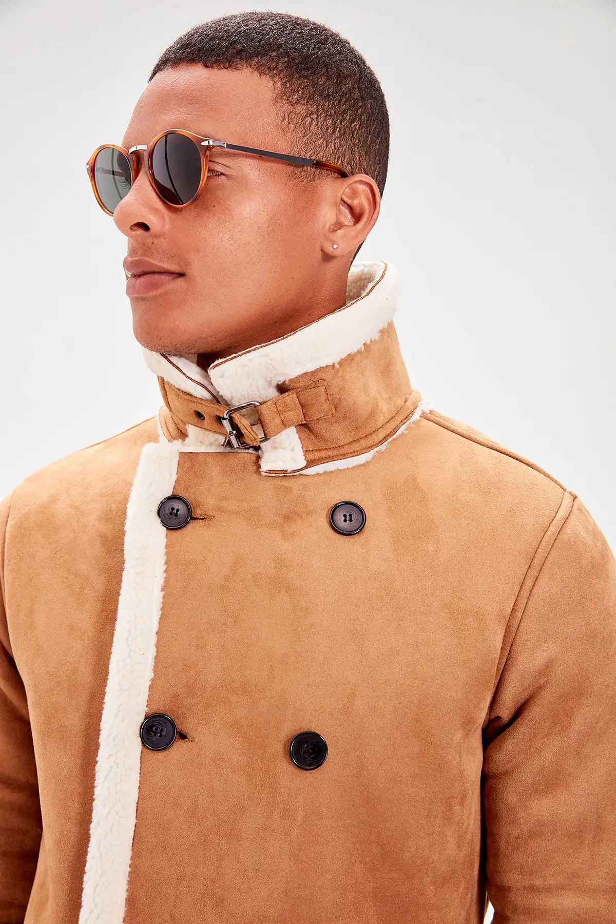 Trendyol Camel Новое мужское ламинированное пальто с карманами на пуговицах спереди