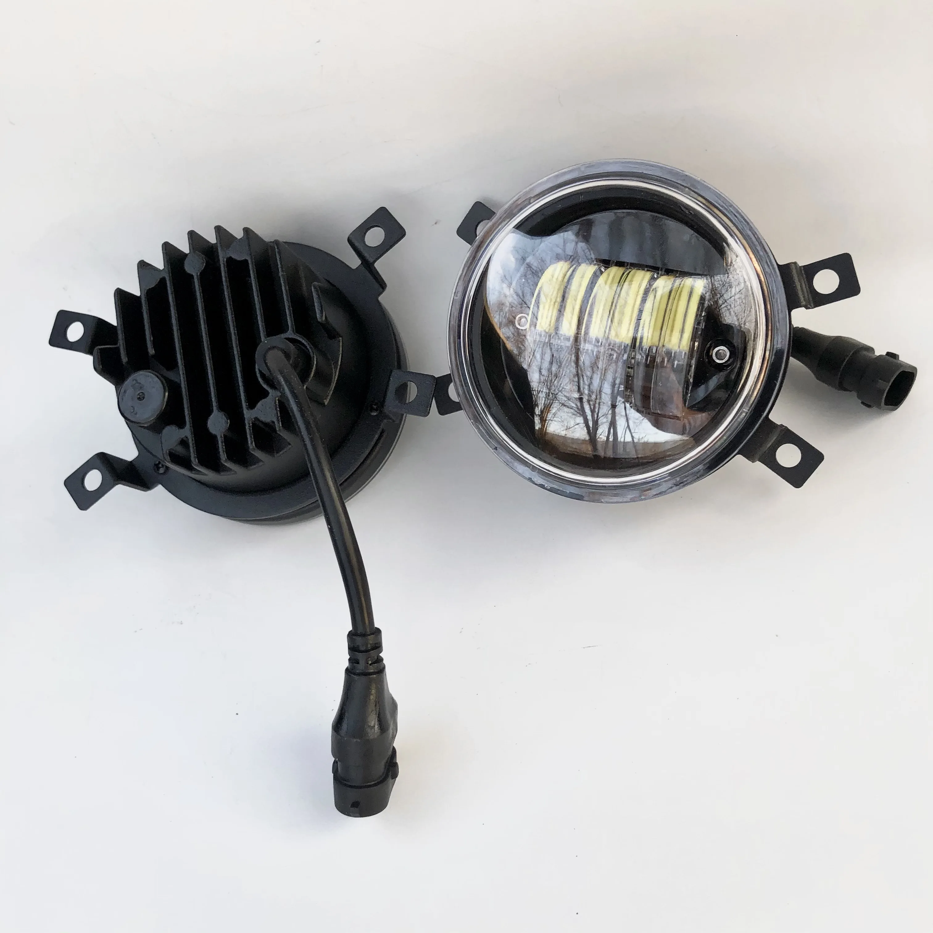 Светодиодные противотуманные фары Lada Vesta Renault Logan Ford Focus Peugeot Citroen Mitsubishi Daewoo Nexia Matiz |