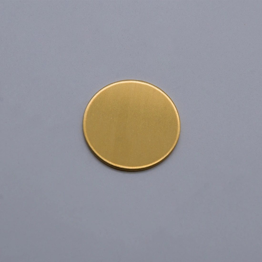 Круг пруток медный. Латунь. Латунные заготовки. Заготовки латунных монет. Медный кругляк 30мм русь.