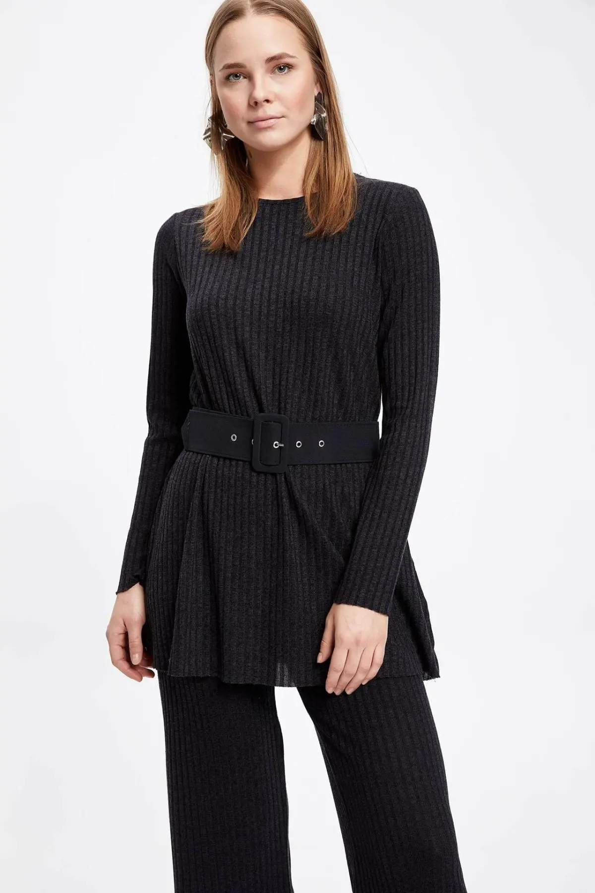 DeFacto Женская Повседневная Длинная черная рубашка с простым поясом тонкая