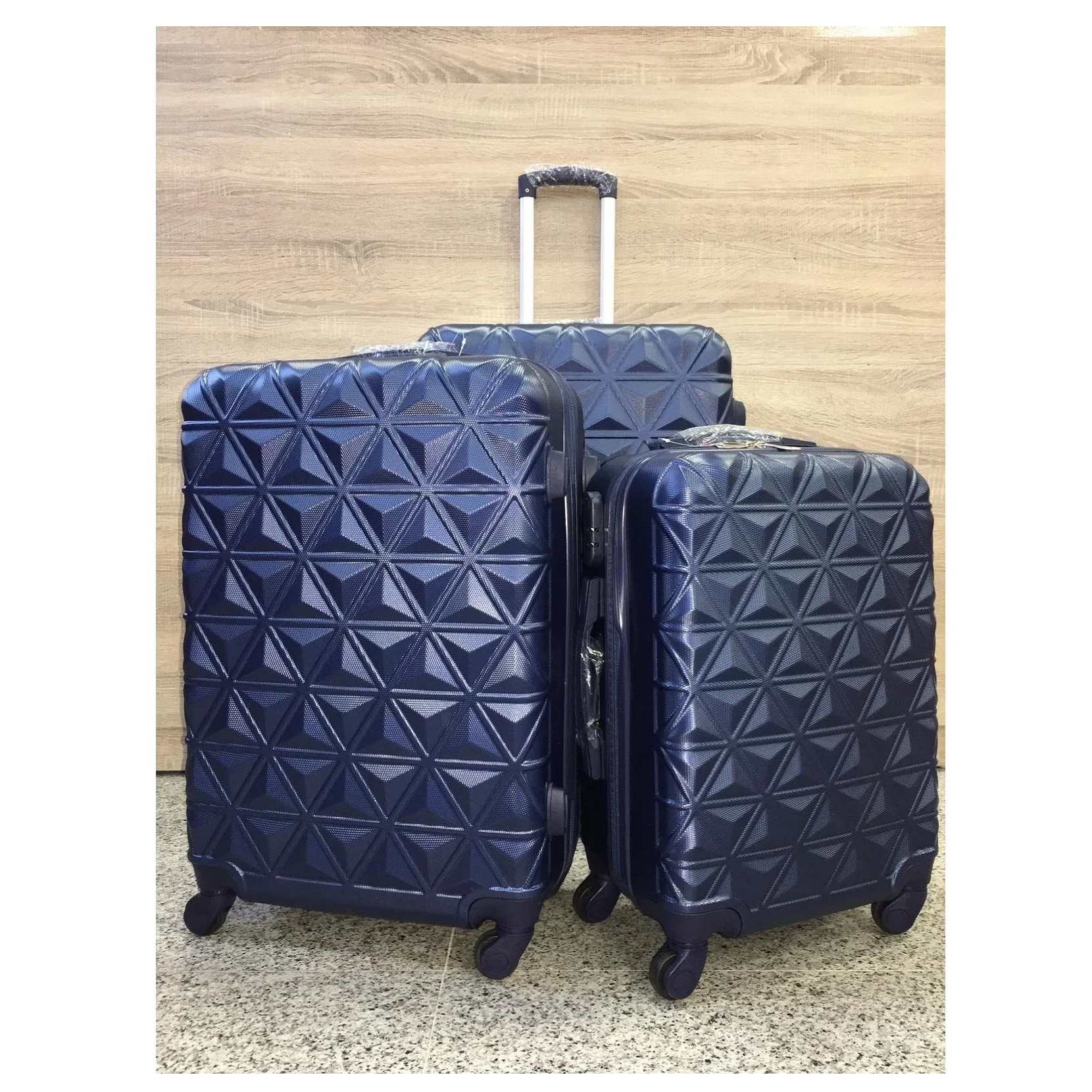 Комплект из 3 чемоданов с элегантным дизайном 4 поворотных колеса прочный чемодан