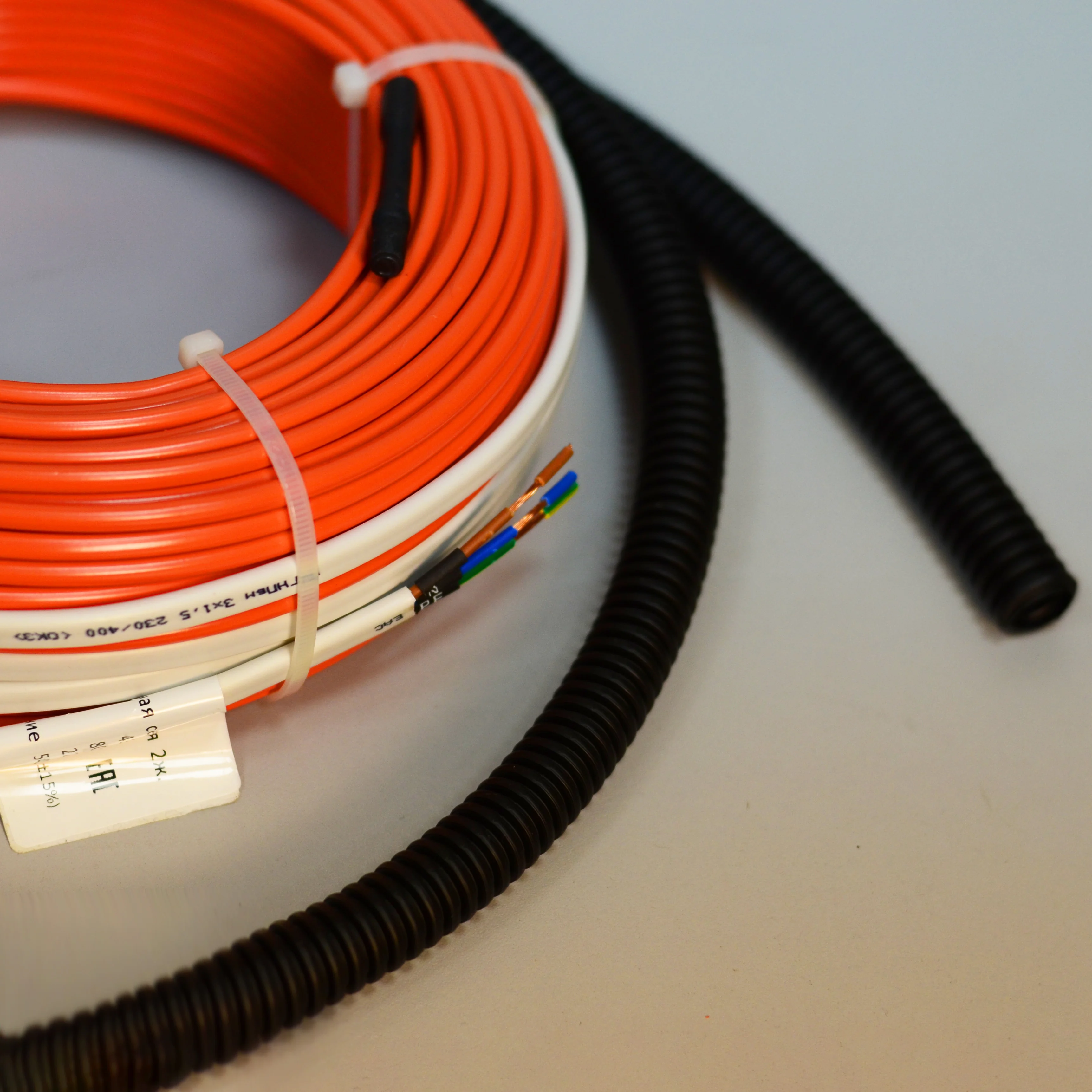 Двухжильный кабельный теплый пол в стяжку 15вт/м с термостатом под плитку