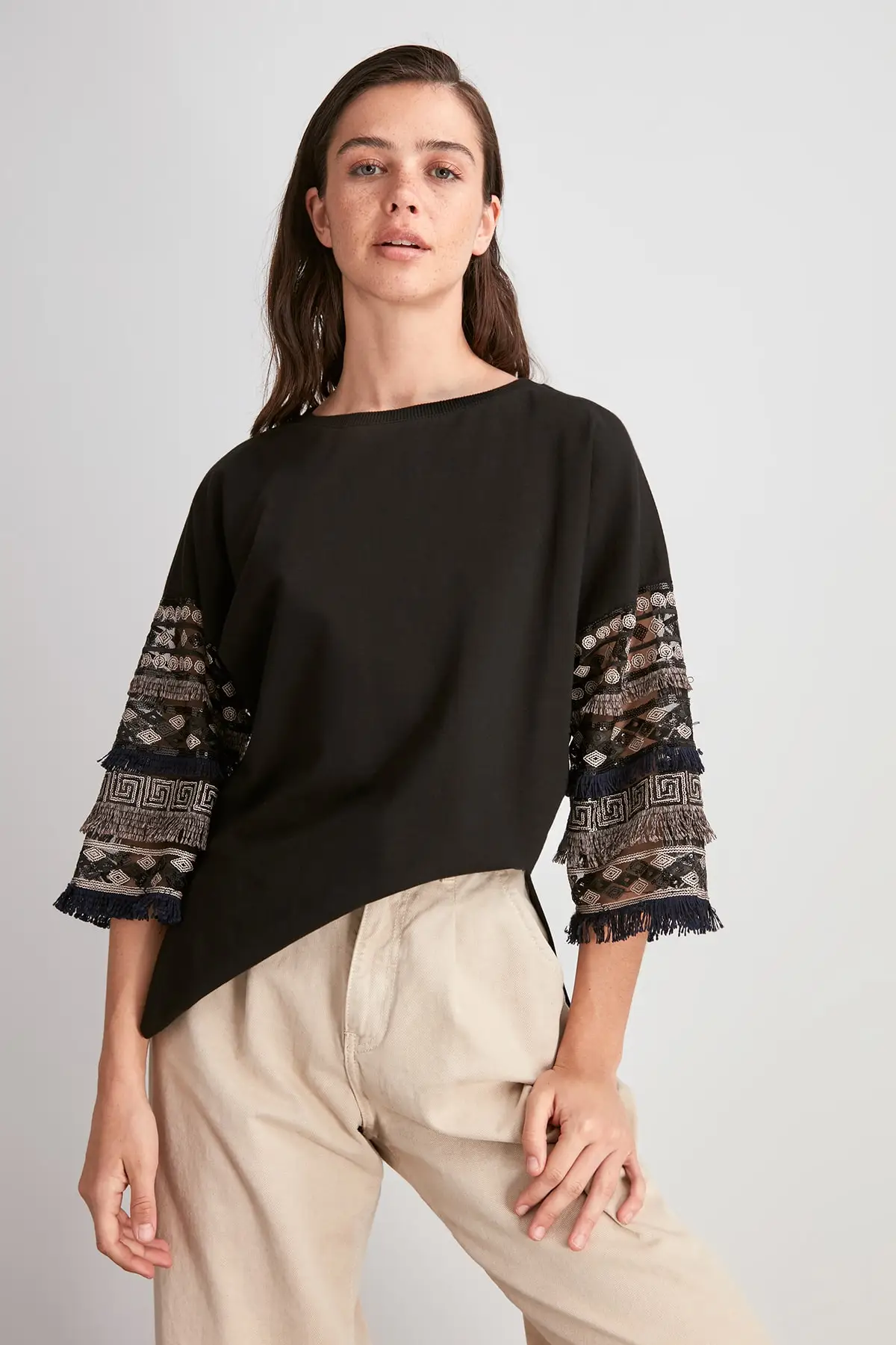 Trendyol трикотажная толстовка с кисточками TWOAW20SW0706