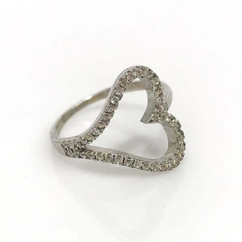 

Серебряное кольцо с сердечком
