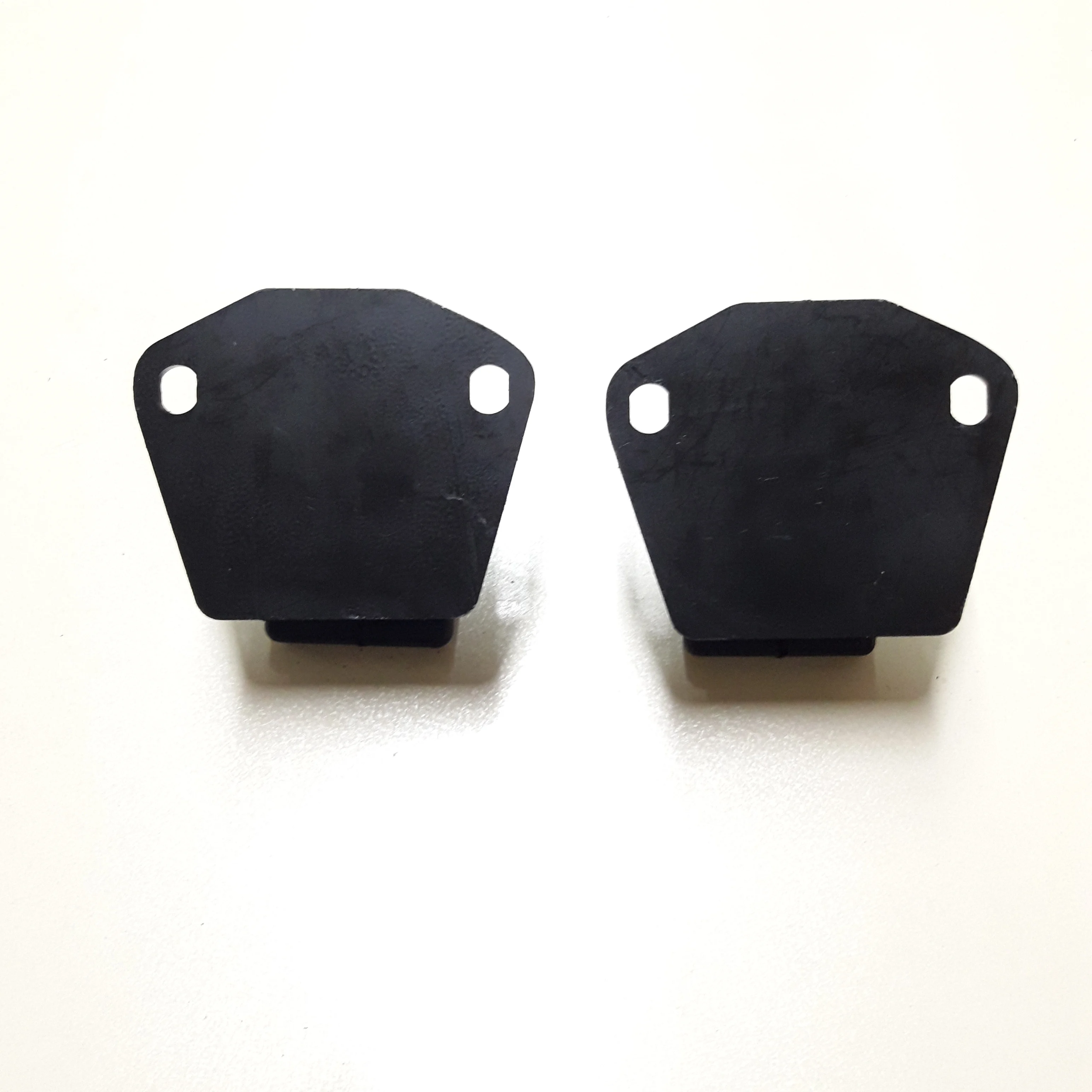 

2 Pcs Front Engine Mounting MB007023 for Mitsubishi L200 STRADA K34T 1993-1997 / Free TNT Express Shipping