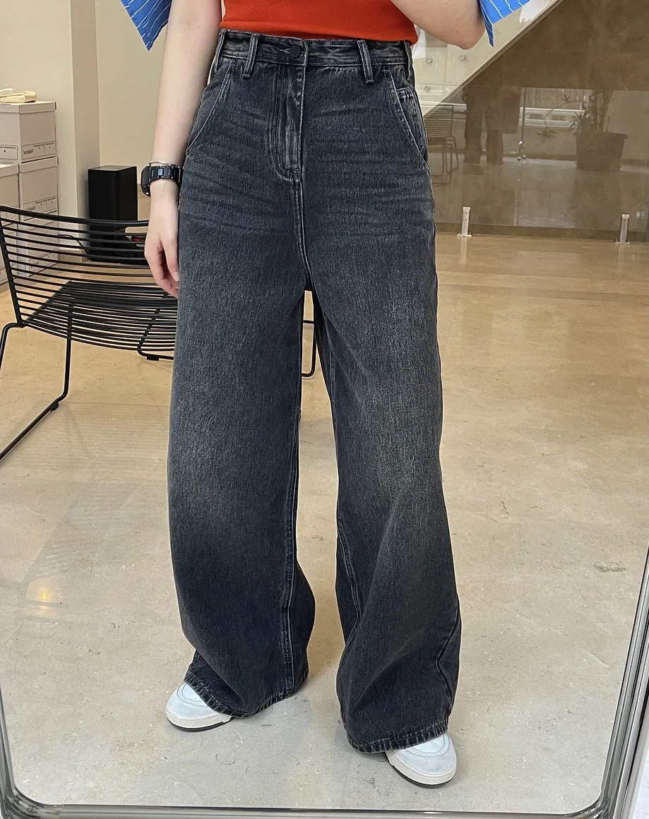 woman wide black jeans