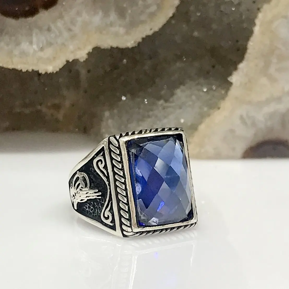 Квадратное темно синее сапфировое кольцо с драгоценным камнем серебряное