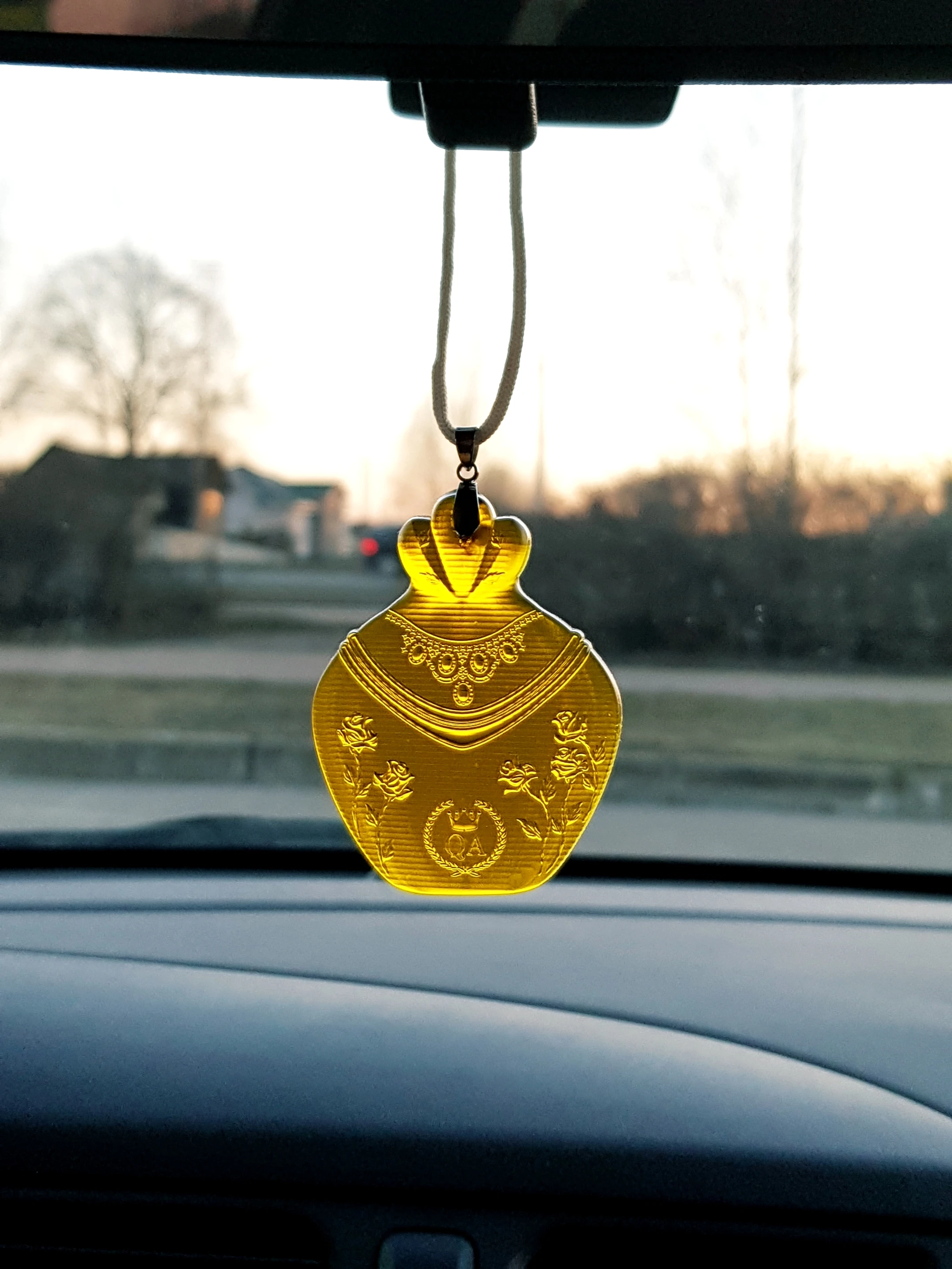 Ароматизатор для авто Queen Aromatica освежитель воздуха автопарфюм подвесной