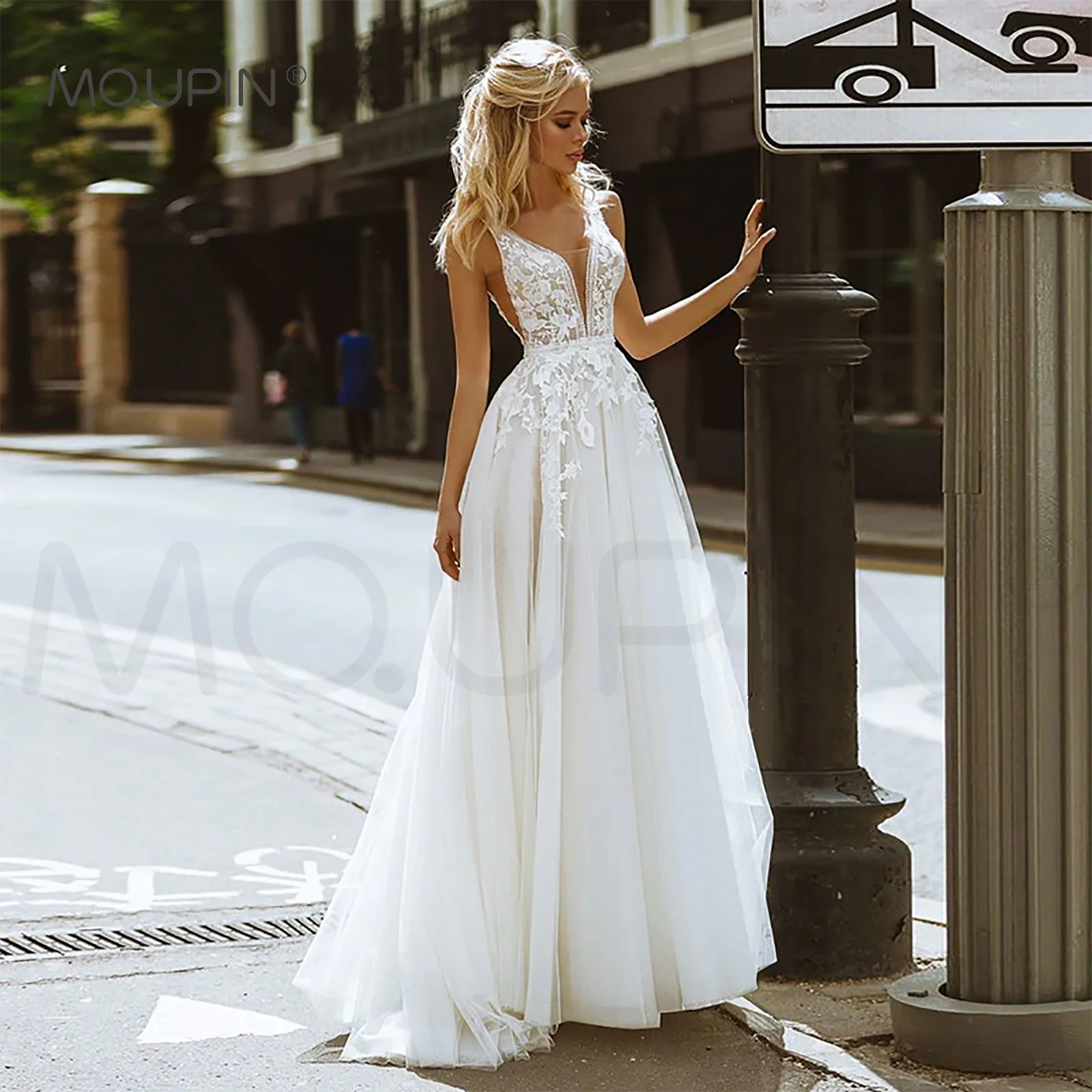 

MQUPIN Boho Wedding Dresses, Simple V-Neck Embroidery Appliques Lace Beaded A-Line Tulle Bridal Gown for Beach White 2022 A07
