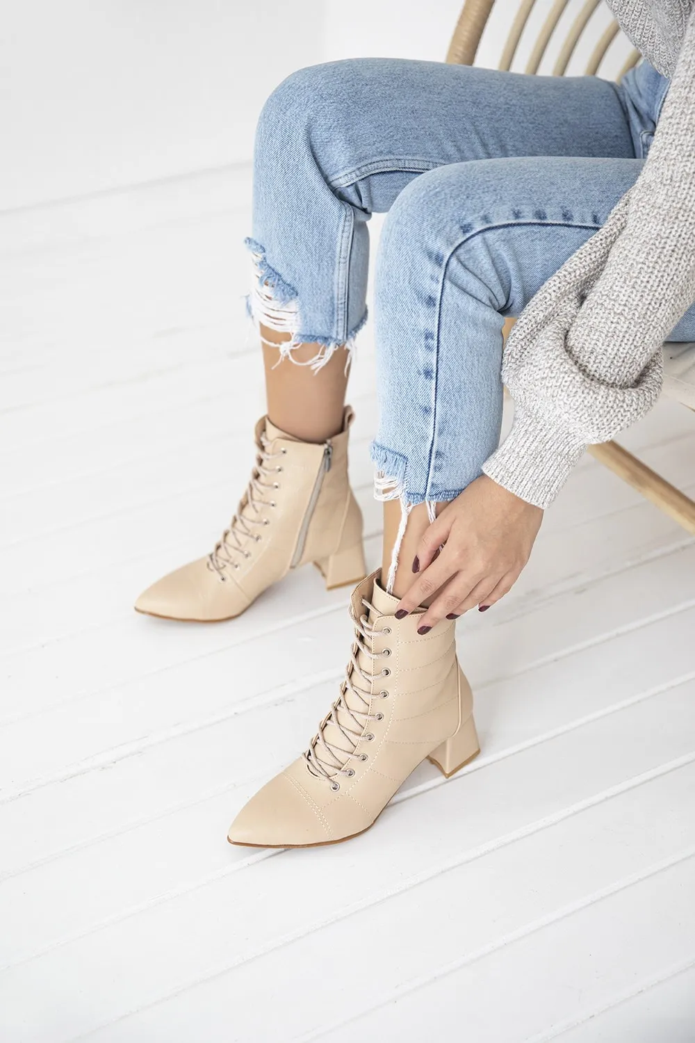 

Handmade Shoes Women's Heeled Pointed Toe Leather Boots Nude Color