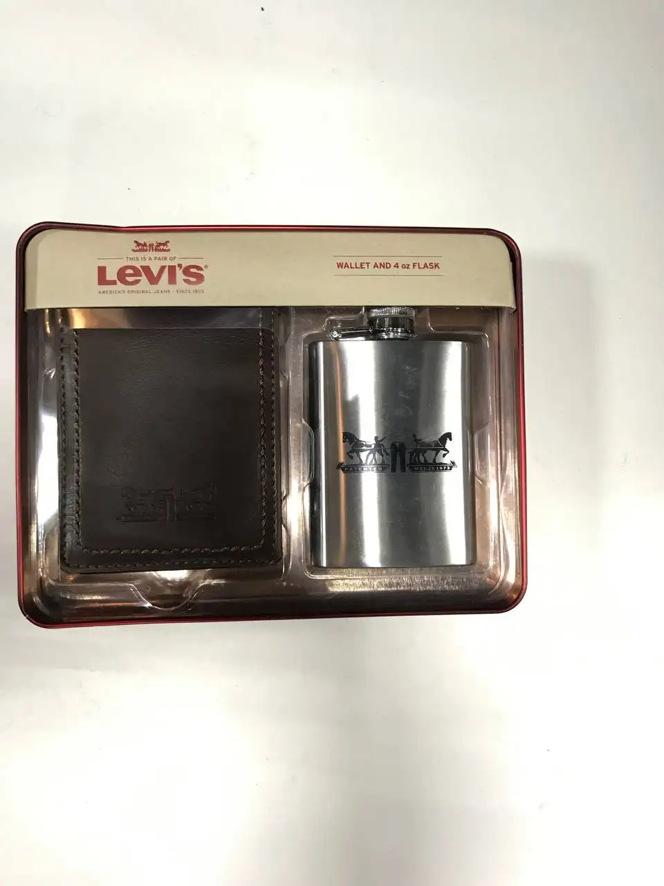 ПОРТМОНЕ Levi's wallet and 4 oz flask