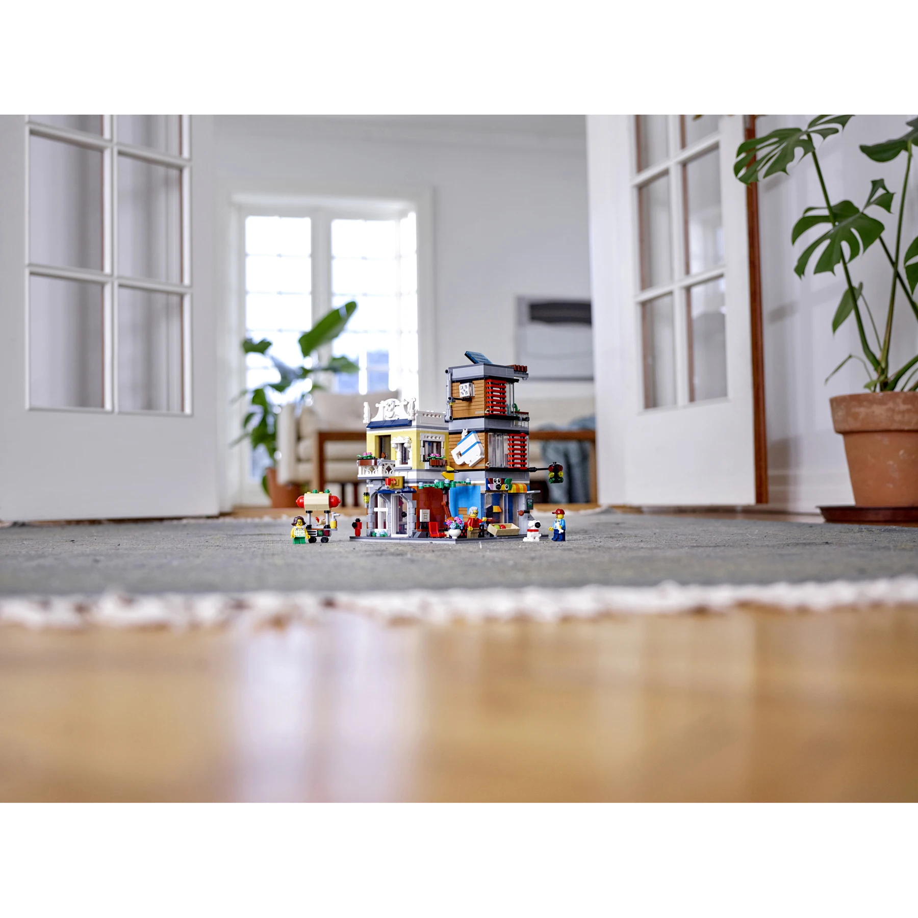 Конструктор LEGO Creator 31097 Зоомагазин и кафе в центре города | Игрушки хобби