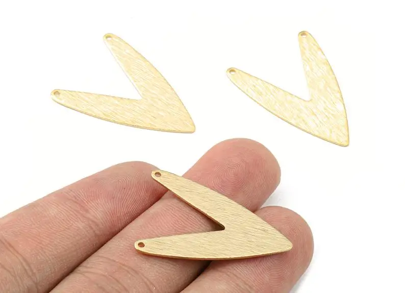 

Brass Texture Arrow Connectors - Raw Brass Arrow Pendant and Necklace - Texture V Connectors - 6Pcs/Lot - 31x23x1mm - PP2645