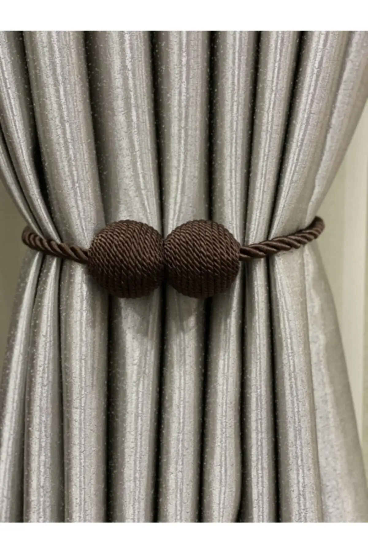 

Magnetic Curtain Collector