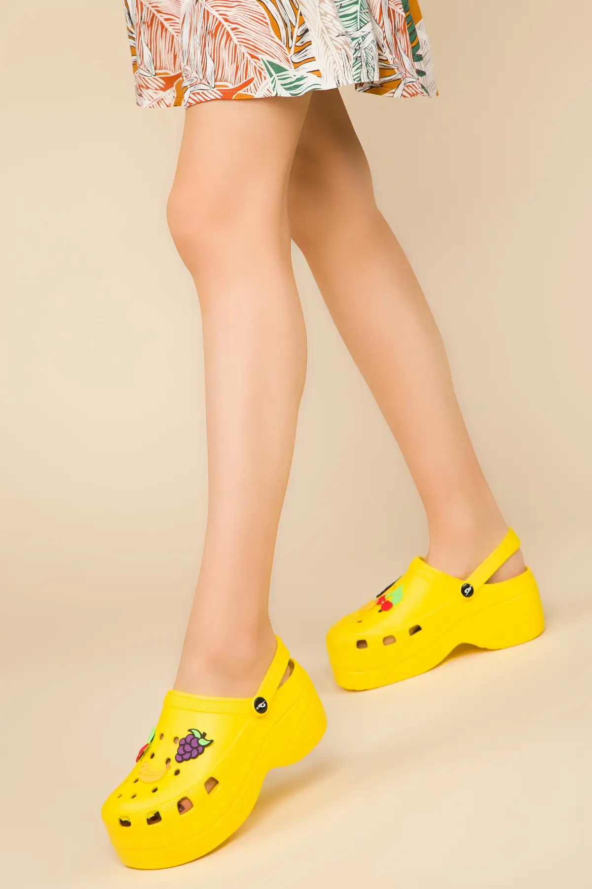 

Желтый первого класса искусственная кожа женские тапочки; Летние туфли, с подошвой из ПВХ с высоким уровнем тапочки на подошве, 2021 новый сез...