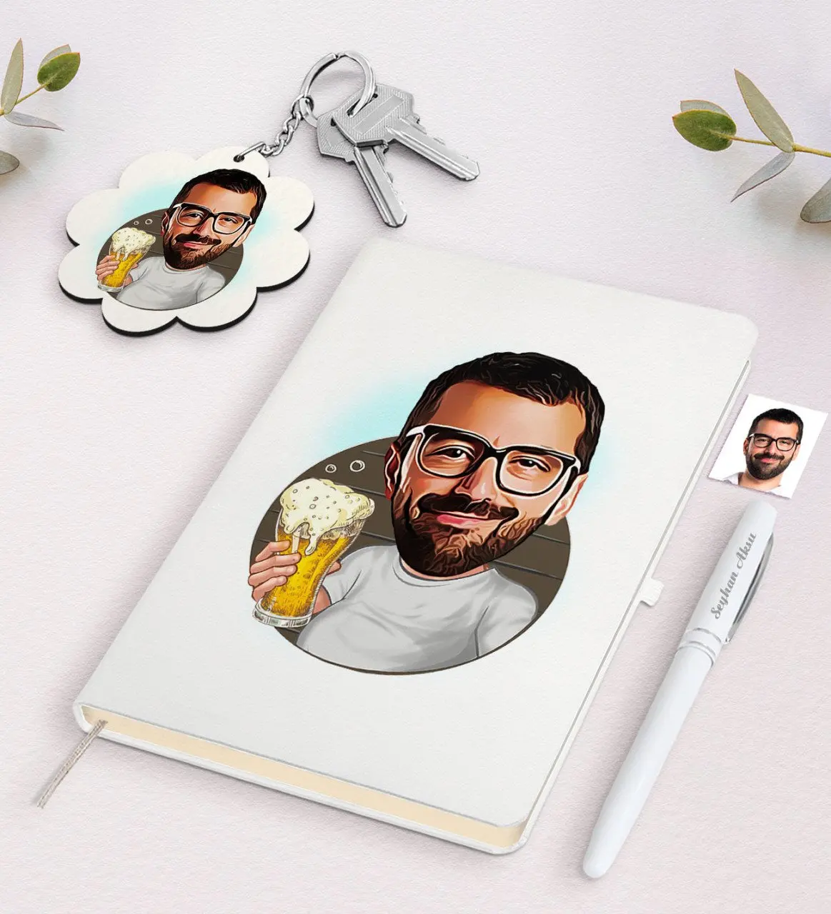 

Personalized Men 'S Cheers Caricature Of White Notebook pen And Keychain Gift Set Reliable Quality Gift Casual design