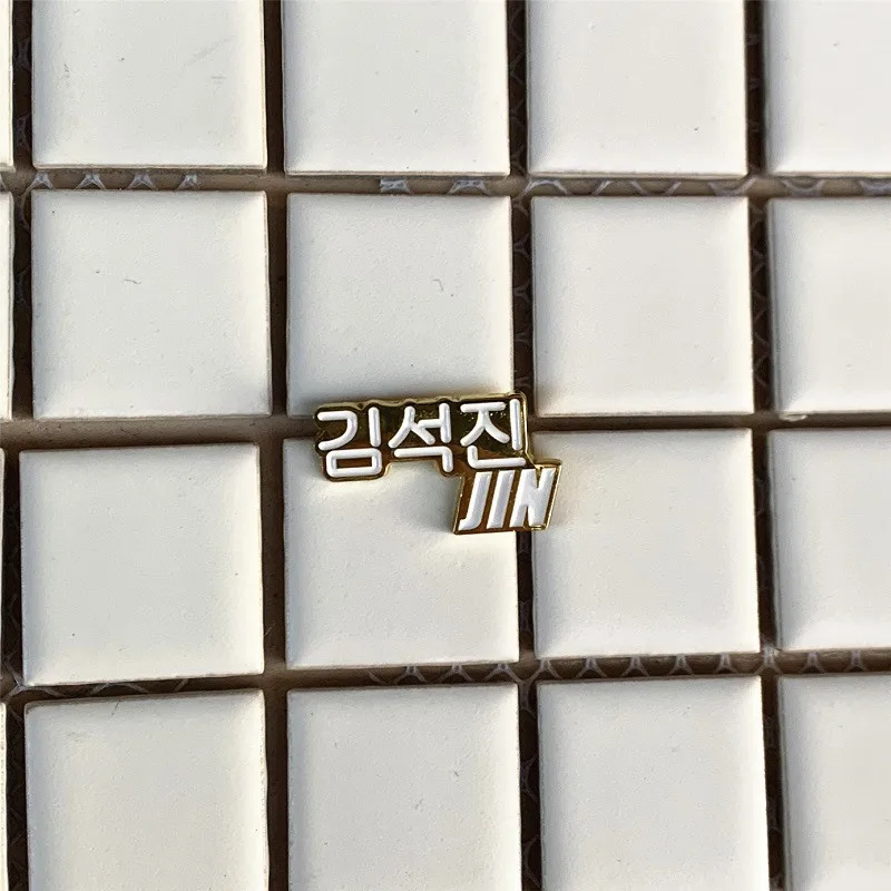 Metal Brooches Pin Bangtan Boys Broche Male SEVENTEEN TWICE GOT7 Lapel Pin BLACKPINK JIMIN JUNG KOOK V SUGA RM EXO Brooch YH368 - Окраска металла: JIN