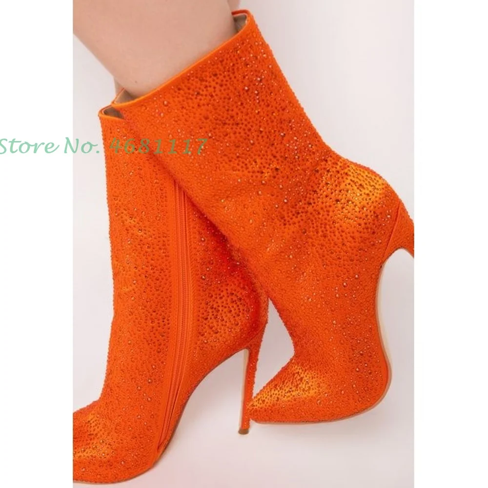 Оранжевые короткие ботинки с острым носком и кристаллами весенние женские