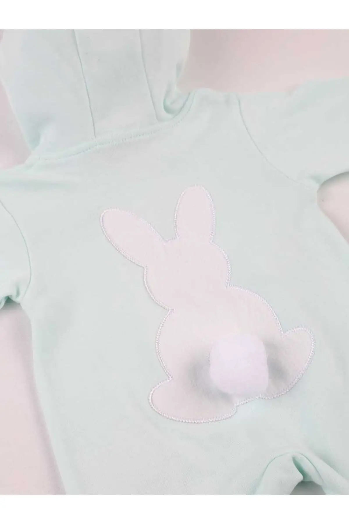 Светло зеленые ушастые помпоны кролики Детский комбинезон| |