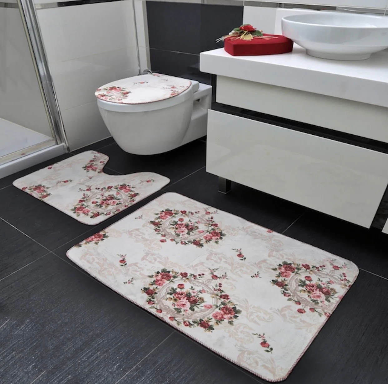 

BotigaHome Kaymaz Taban Flowers Banyo Halisi Klozet Takimi 3'lu Set