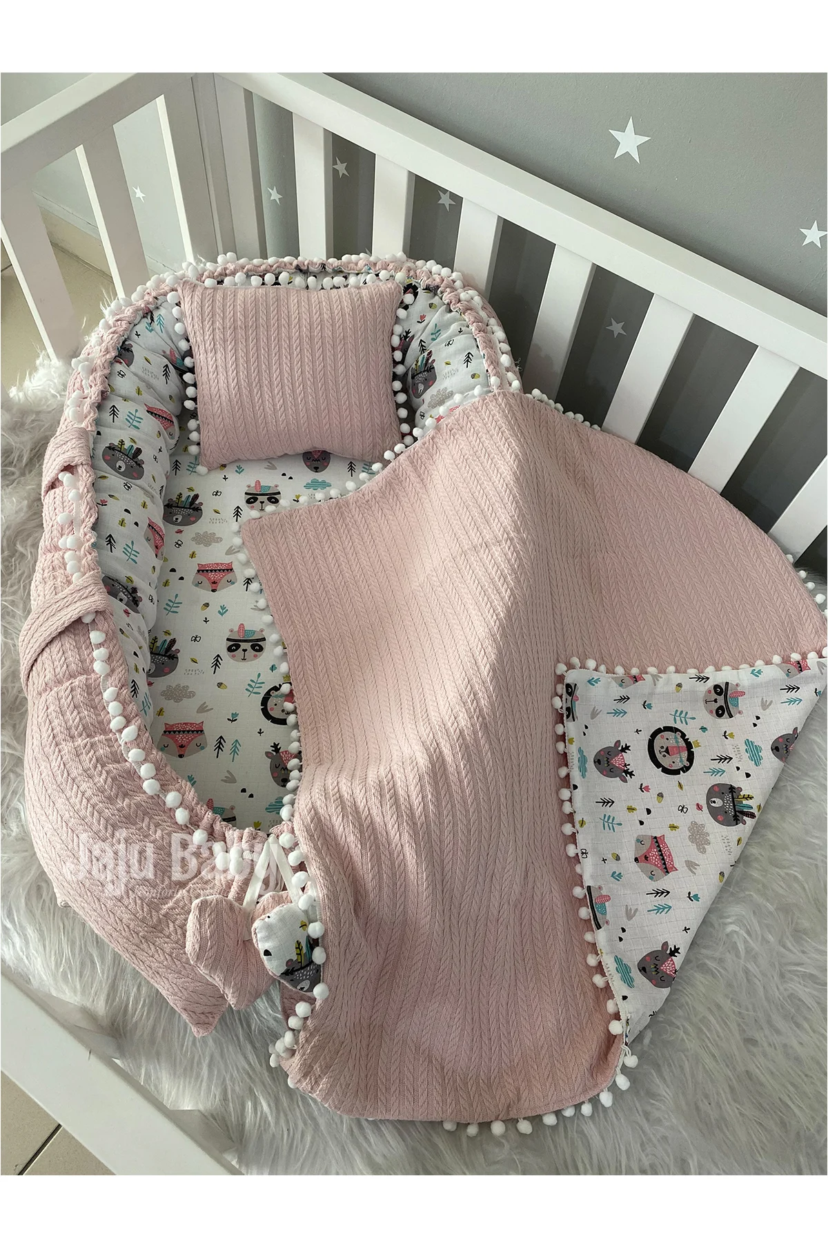 

Jaju Baby Special Handmade Powder Knit Pique Fabric and Muslin Fabric Pompon 3-Piece Babynest Set Mother Side Portable Baby Bed