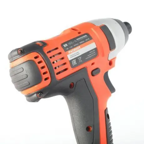 Ударный аккумуляторный винтоверт Patriot BR 180li с битой 1/4 дюйма.