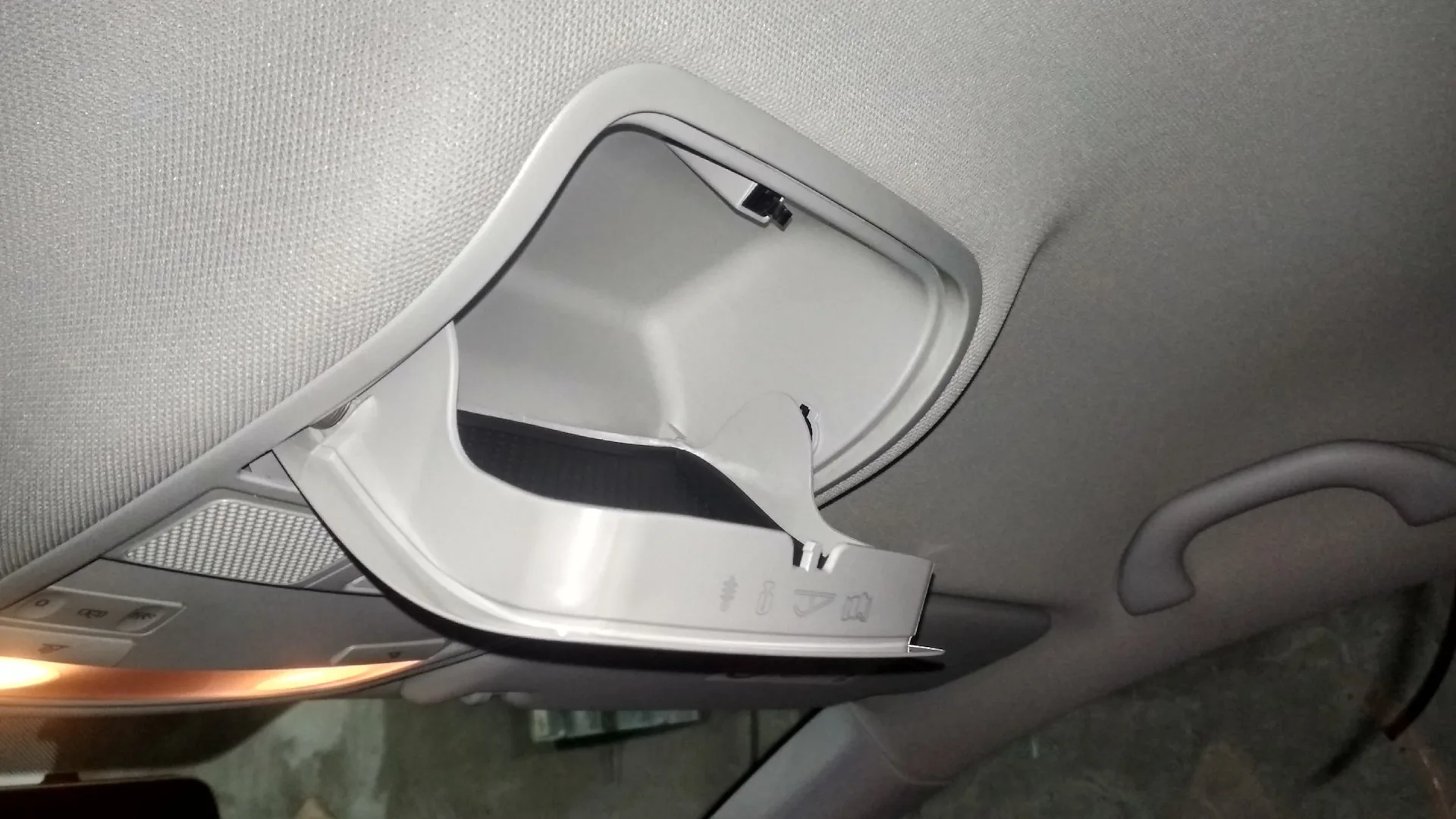 Очечник Volkswagen Taos Отделение для очков серый perlgrau Holder VAG 5E0868837BY20 |