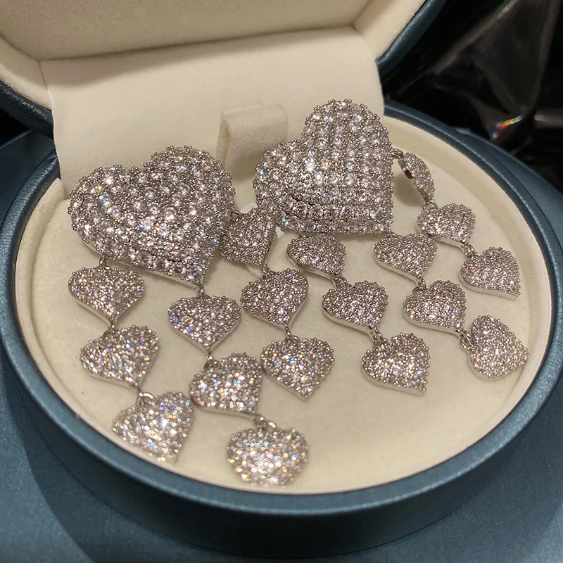 

Серьги женские серебристые с кисточками и большим сердцем