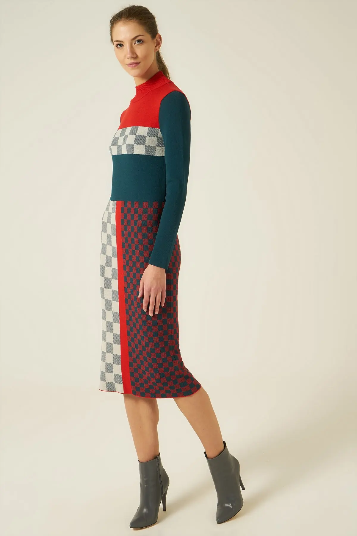 Женское трикотажное платье Joinus Geo разноцветное с высоким воротом сексуальное