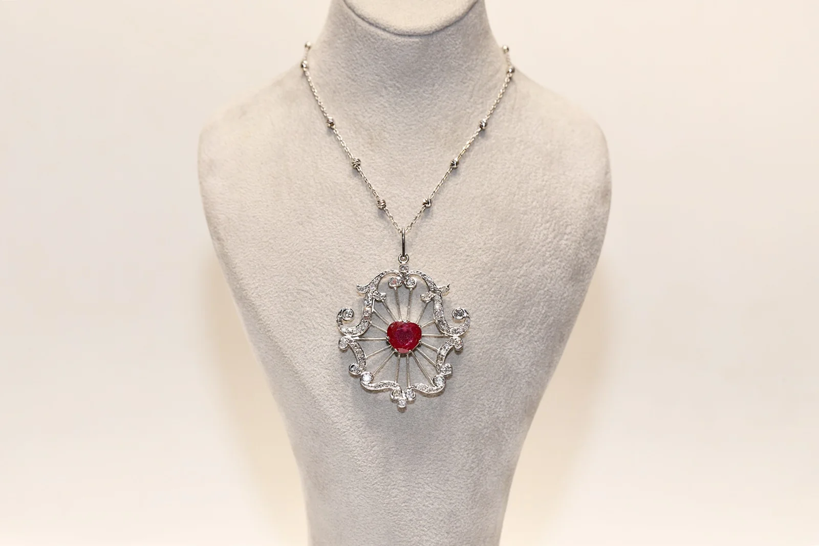 

Perfect Vintage Art Deco Original 14k Gold Natural Diamond And Heart Ruby Decorated Pretty Necklace