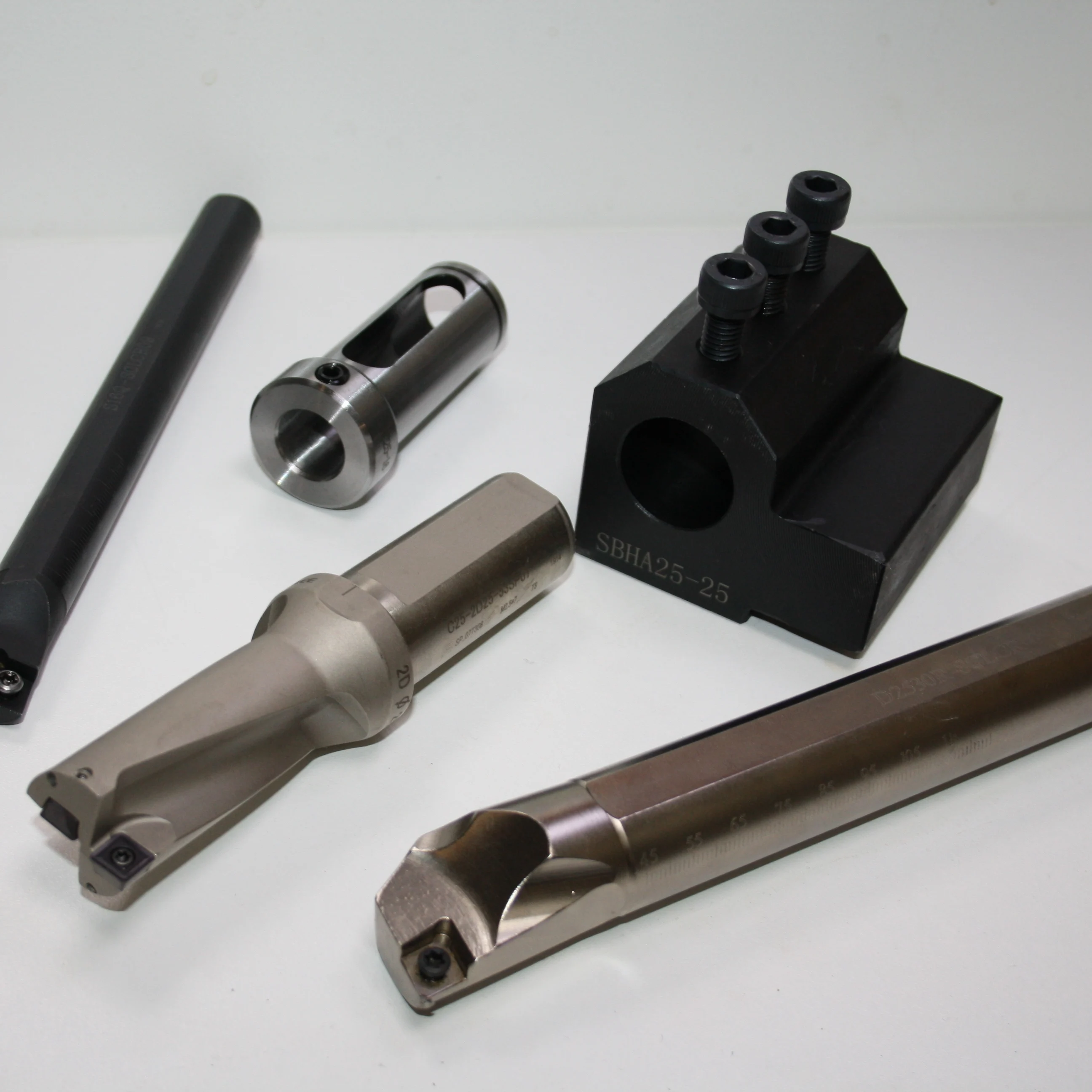 Резец для пластин 15х15. Резец расточной с мех. Крепление расточных резцов. Резцедержатели для сверла  для станков с чпу ut-300. Кр.