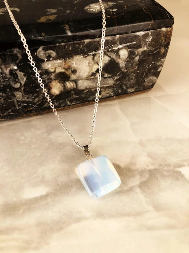 

Dr Stone Natural Stone Female Moonstone Necklace AHL61 439749772