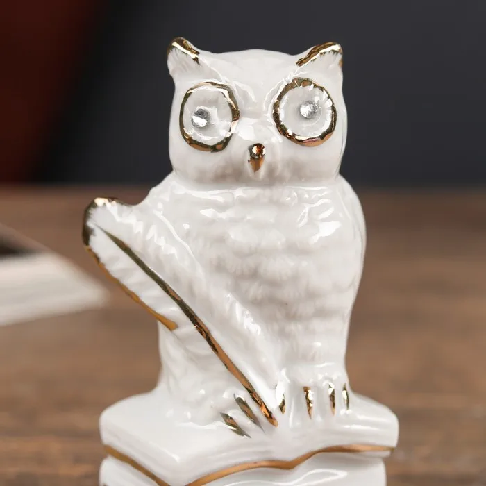 Сувенир керамика Белый филин на книгах с пером стразы 7 5х4х4 см | Дом и сад